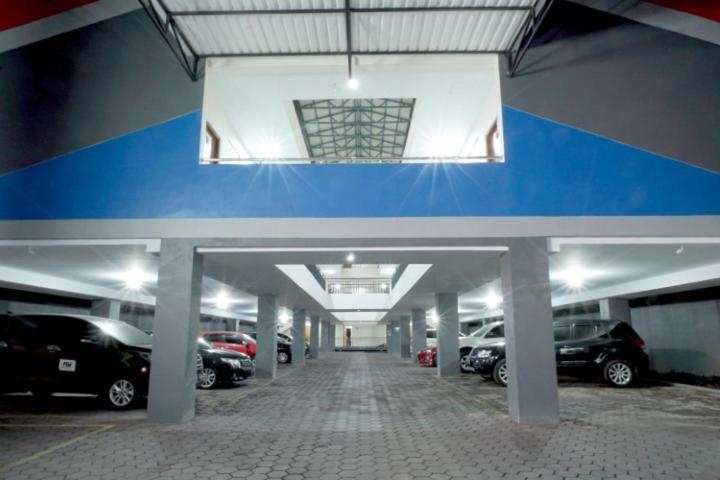 Dparagon Seturan 4 Maguwo Buitenkant foto
